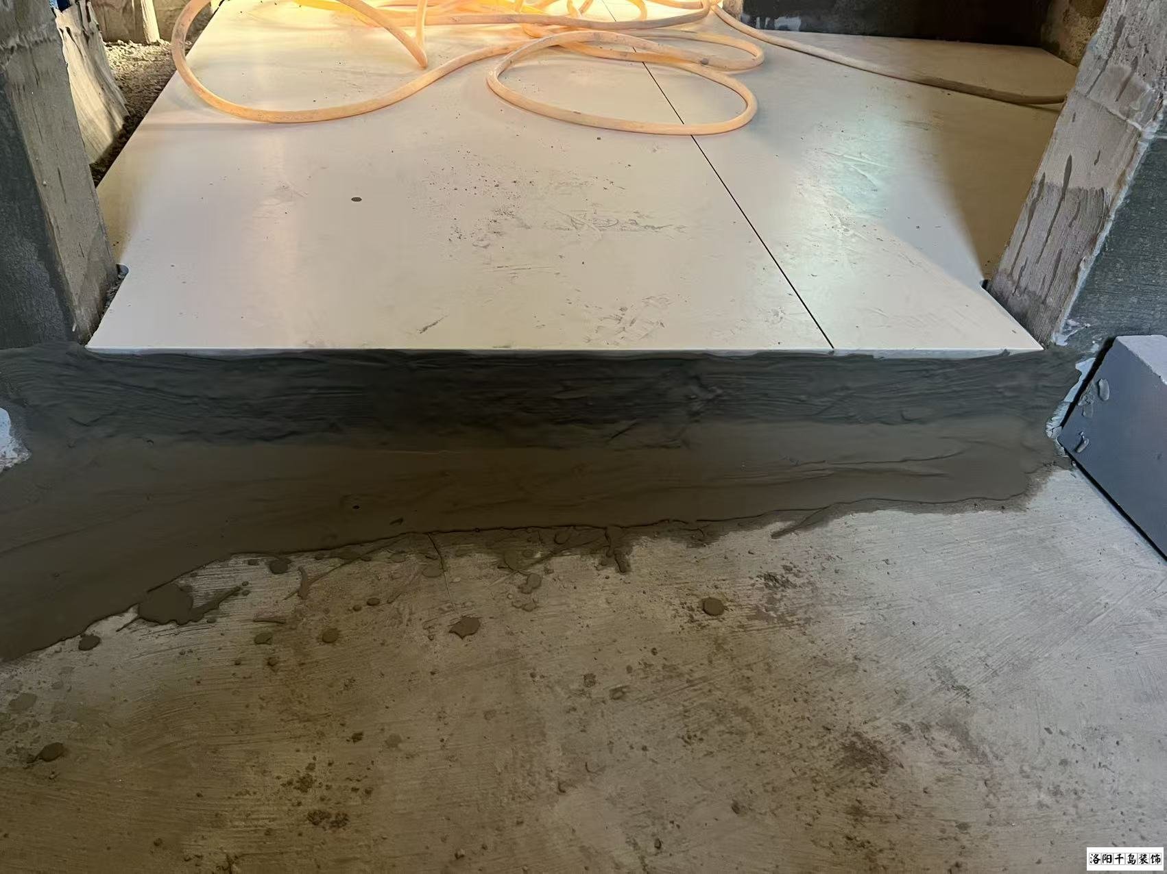 洛陽(yáng)裝修瓦工施工現(xiàn)場(chǎng)